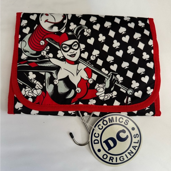 DC Comics Originals Harley Quinn Hanging Toiletry Bag - Picture 1 of 6